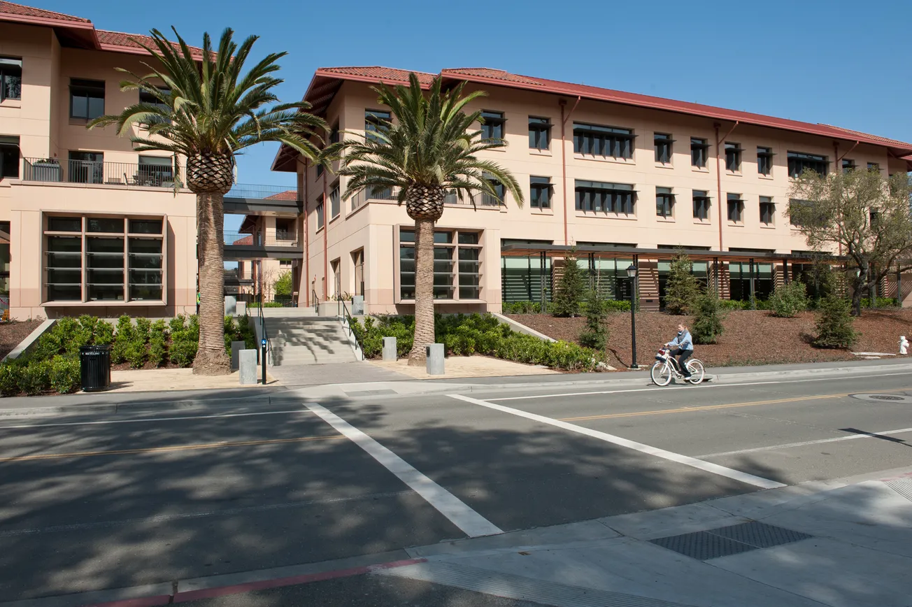 Stanford GSB taps Charles Koch as 2016 Commencement Speaker